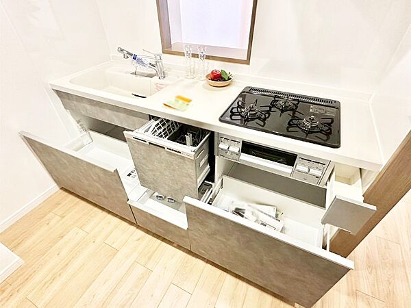 使いやすさを優先したスライド式収納タイプ！