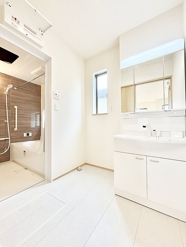 キッチンとの動線を考慮した水廻り集中設計で忙しい時間の家事もラクラク