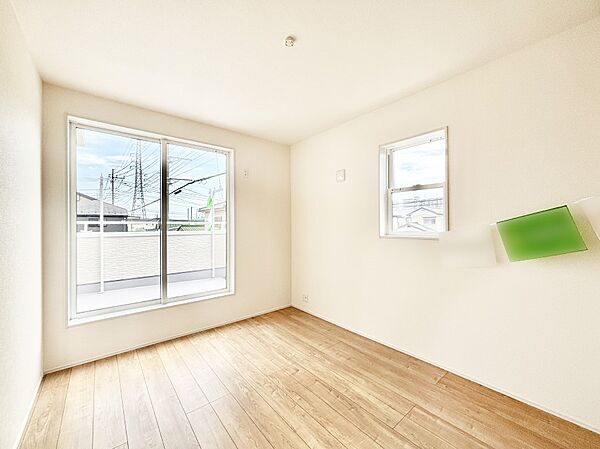 使いやすい形でベットや家具の置き方にも困ることもありません。