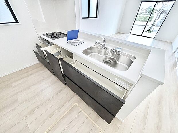 使いやすさを優先したスライド式収納タイプ!