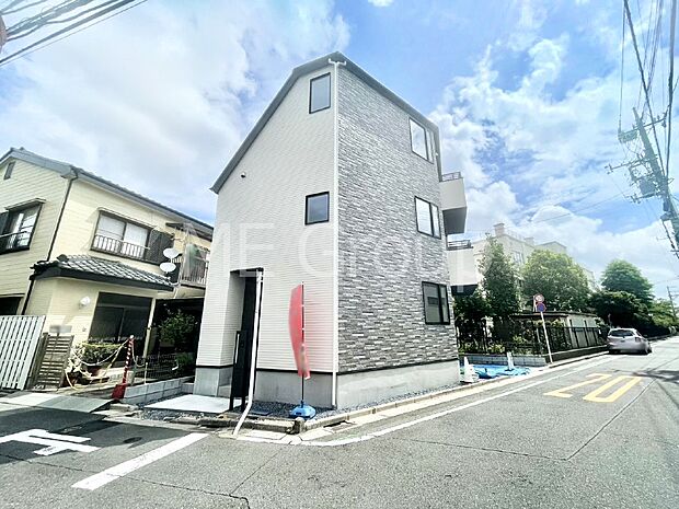 陽光と開放感に恵まれた角地。ここから始まる新生活を応援いたします!