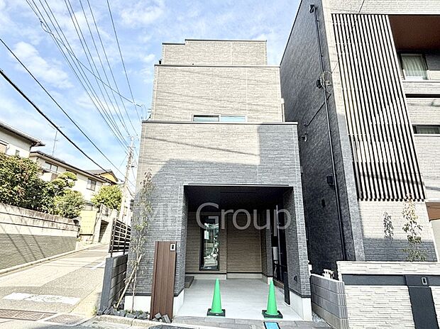 洗練された外観、上質な住空間が広がる室内は永く安心して過ごせる住居です。