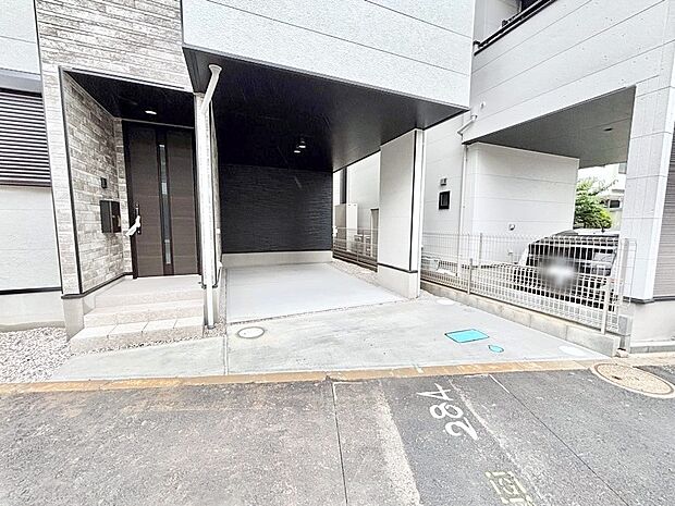 ビルトインタイプは大切なお車を傷や汚れから守ることができます。