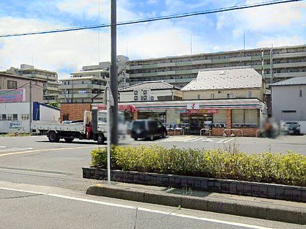 コンビニ 200m セブン-イレブン 越谷平方南町店