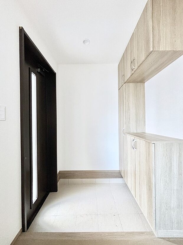 飾り棚を利用して、お越しいただくお客様をおもてなしできます。