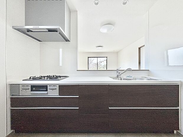 ゆとりあるキッチンスペースでお料理や食後の後片付けもスムーズに!