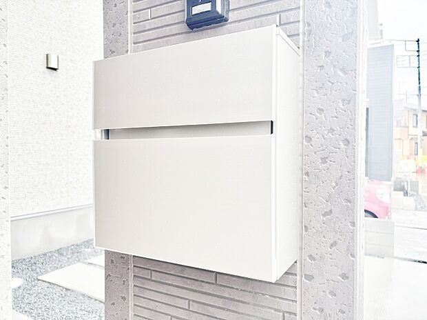 シンプルなデザインのポスト