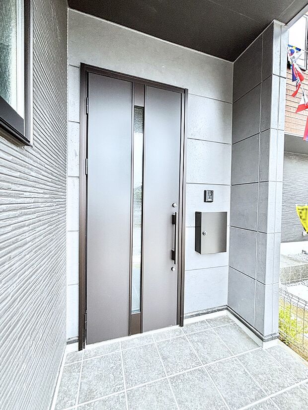 住まいの顔を演出する、玄関ドア。