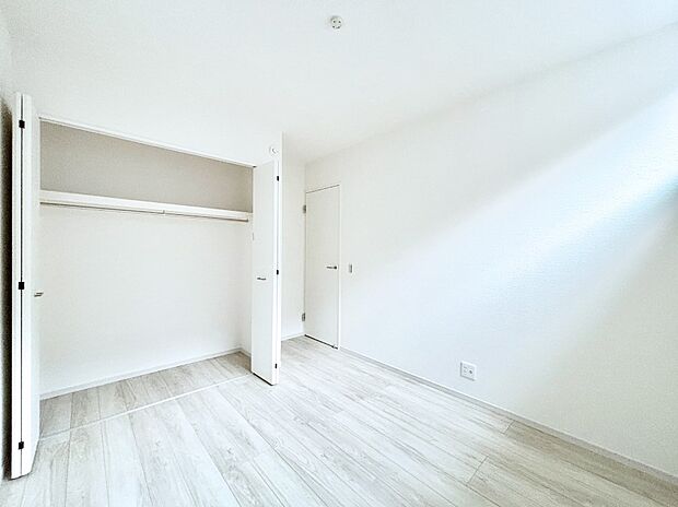 たっぷりの収納スペース付きで、子供部屋にしても室内がすっきり片付きます。