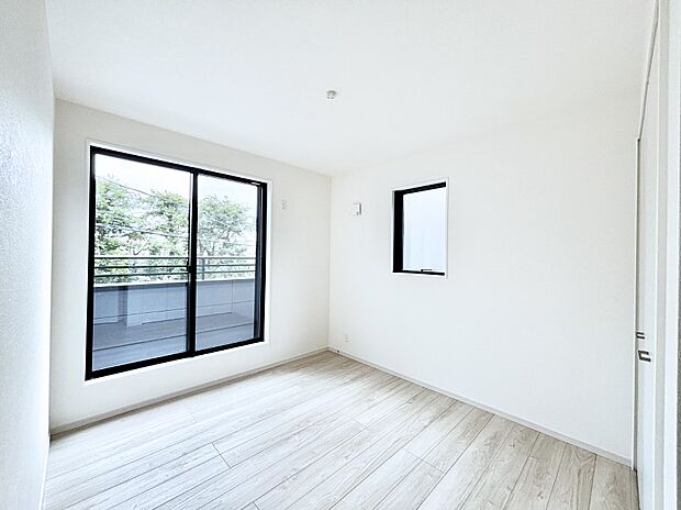 バルコニー付きのゆったりしたお部屋で、充実したプライベートな時間を。