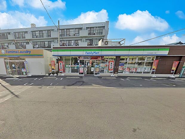 コンビニ 1000m ファミリーマート さいたま日進町二丁目店