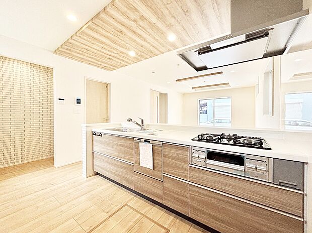 広々とした使い勝手の良いキッチンで日々のお料理も楽しくなりそう