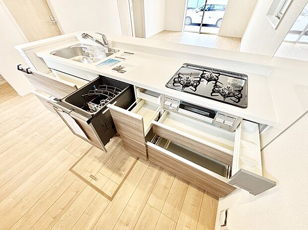 使いやすさを優先したスライド式収納タイプ！