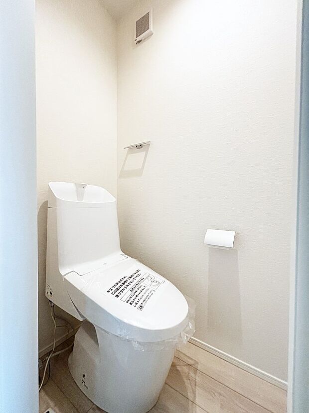 ウォシュレットトイレは安心の2箇所！朝のバタバタも一安心です。