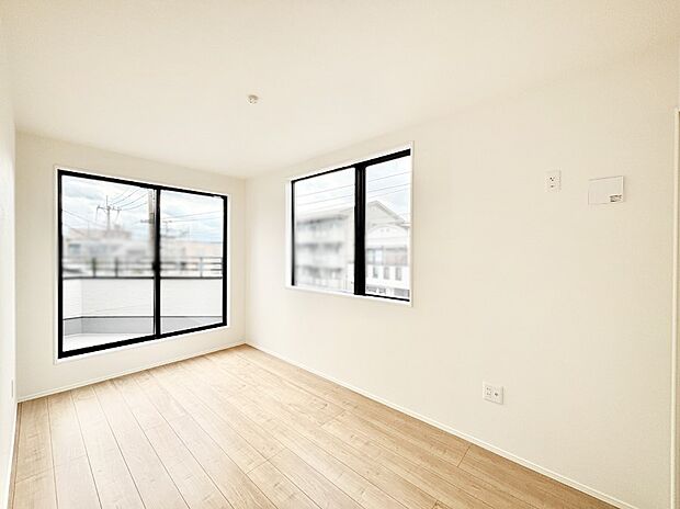 明るいバルコニーサイドに洋室を設置。目覚めの良い寝室に。