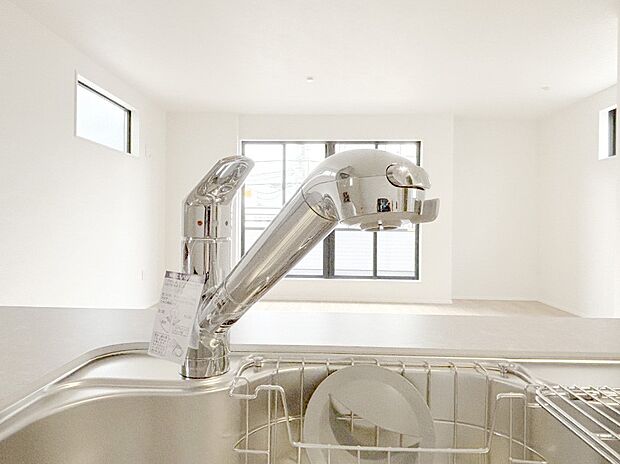 いつでも清潔なおいしいお水を。一つの水栓で水道水と浄水を使い分け。