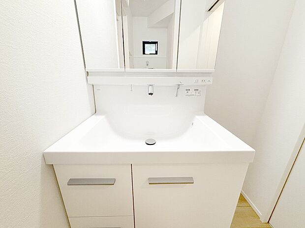 ハンドシャワー付き!使いやすい洗面台。