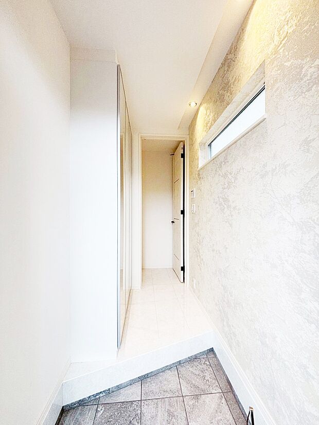 家族の帰宅やお客様をあたたかく迎える玄関