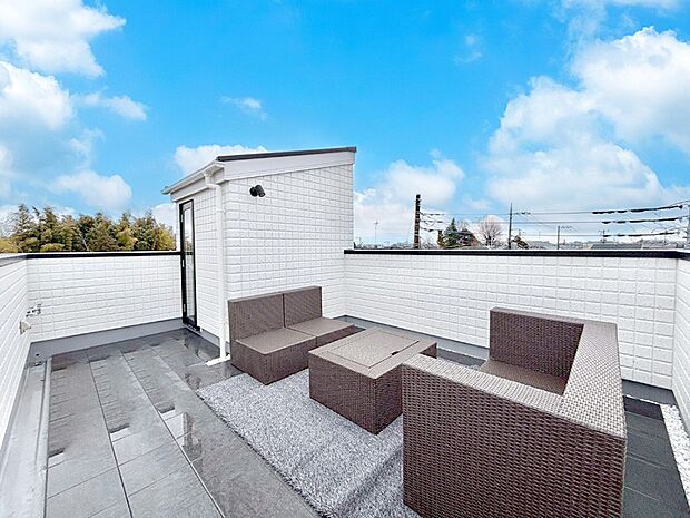 設備「屋上」のアウトドアスペースはプライバシーも守られる、家族の大切な場所。