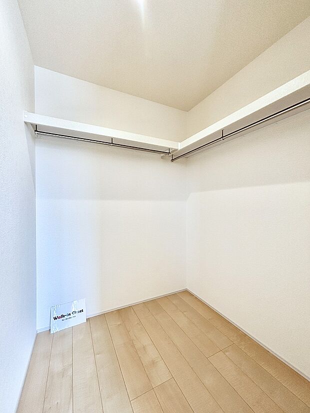 ウォークインクローゼットの活用で生活空間スッキリ