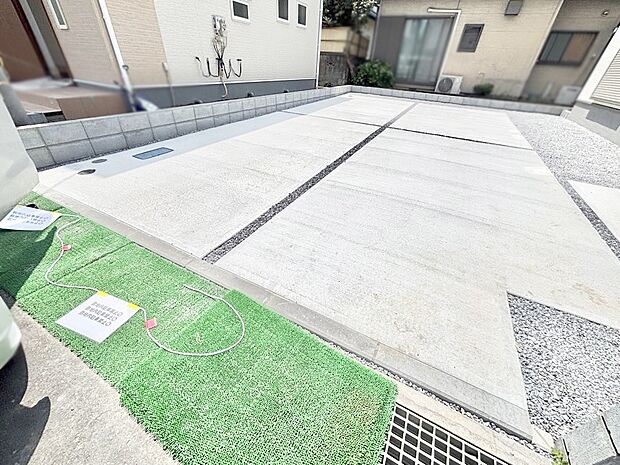 目の前が駐車場だと雨の日も大量にお買い物をした時も便利ですね