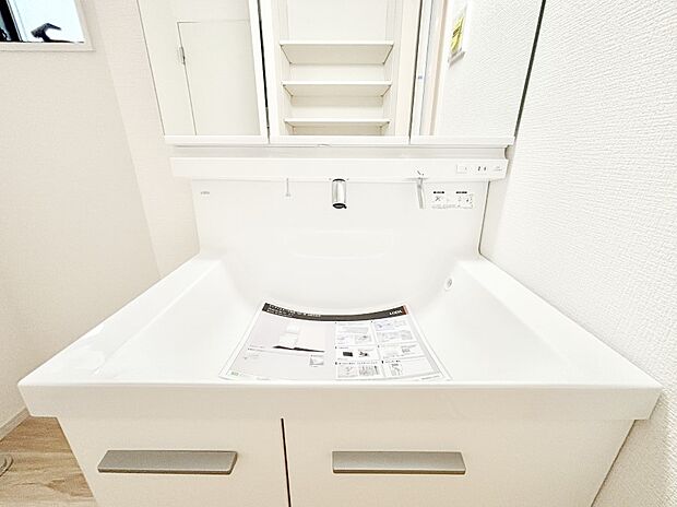 ハンドシャワー付き！使いやすい洗面台。
