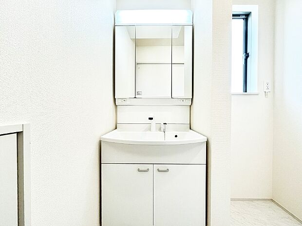 収納力と機能性に優れた洗面化粧台