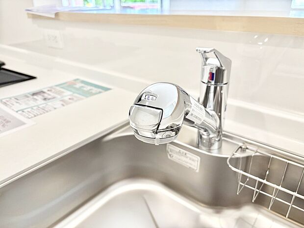 いつでも清潔なおいしいお水を。一つの水栓で水道水と浄水を使い分け。