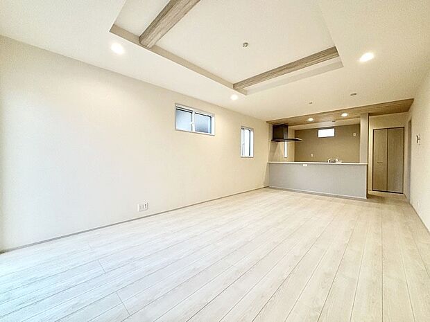 折上天井は立体的な奥行きがあるので、天井が広く見えて開放的な空間を演出できます。