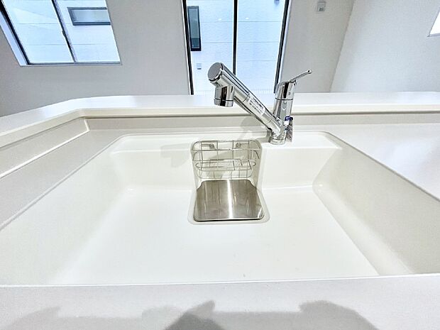 いつでも清潔なおいしいお水を。一つの水栓で水道水と浄水を使い分け。