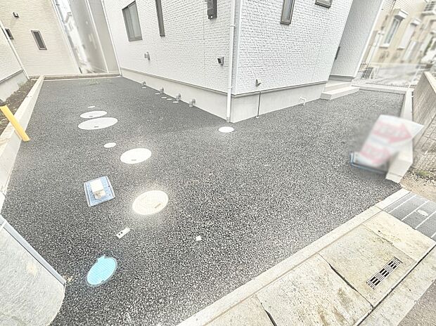 目の前が駐車場だと雨の日も大量にお買い物をした時も便利ですね