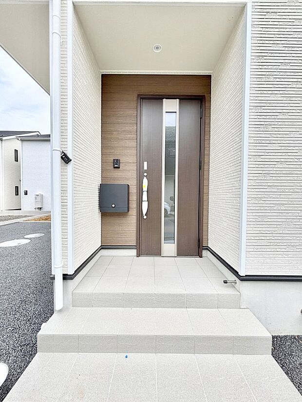 大切な家族、来客を出迎える玄関。