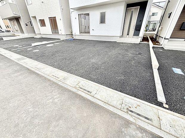 駐車2台可能！急なお客様の駐車に。また、ご家族の自転車スペースとしても大活躍。