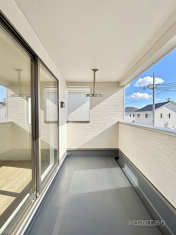 ゆったりバルコニーだから沢山お洗濯ものを干せます。