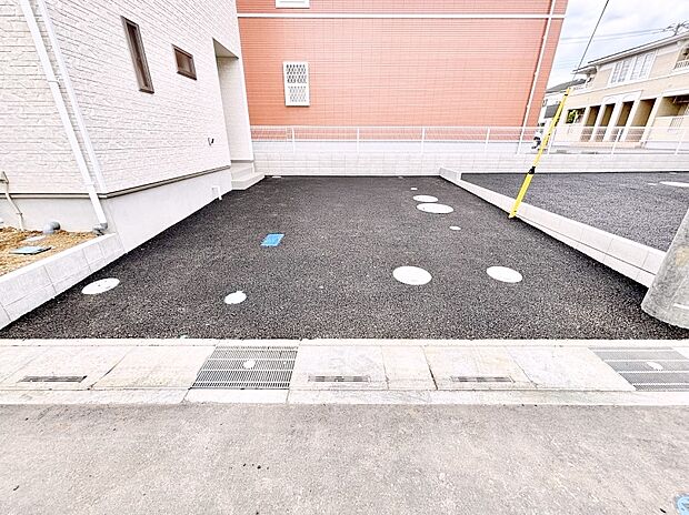 目の前が駐車場だと雨の日も大量にお買い物をした時も便利ですね