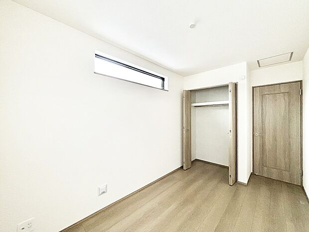 使いやすい形でベットや家具の置き方にも困ることもありません。