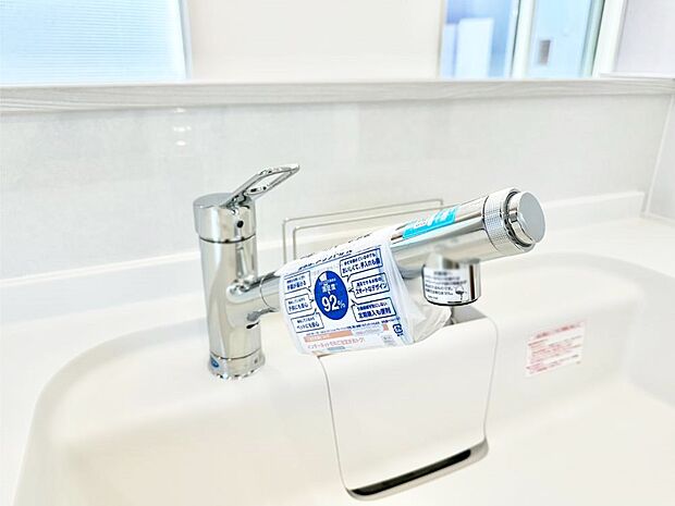いつでも清潔なおいしいお水を。一つの水栓で水道水と浄水を使い分け。
