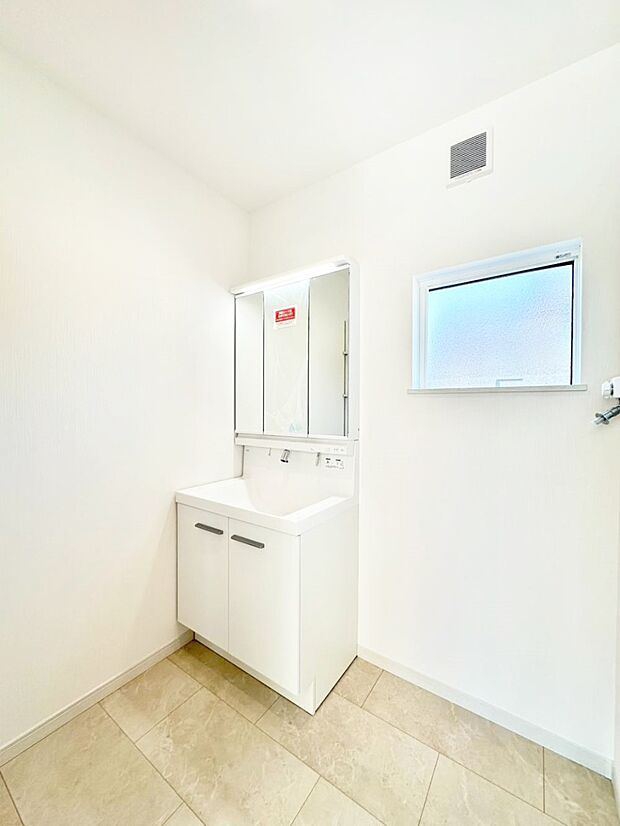 清潔感のある快適空間です。毎日の身支度も気持ち良くお使い頂けます。