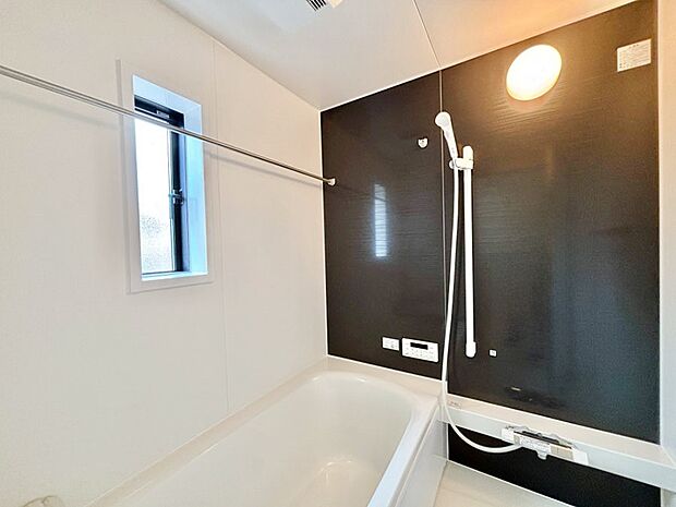 落ち着いた雰囲気でゆっくりお寛ぎいただけるバスルーム