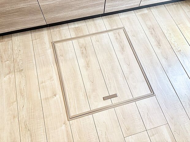 床下収納付き!日用品・非常用品の収納にも大活躍。