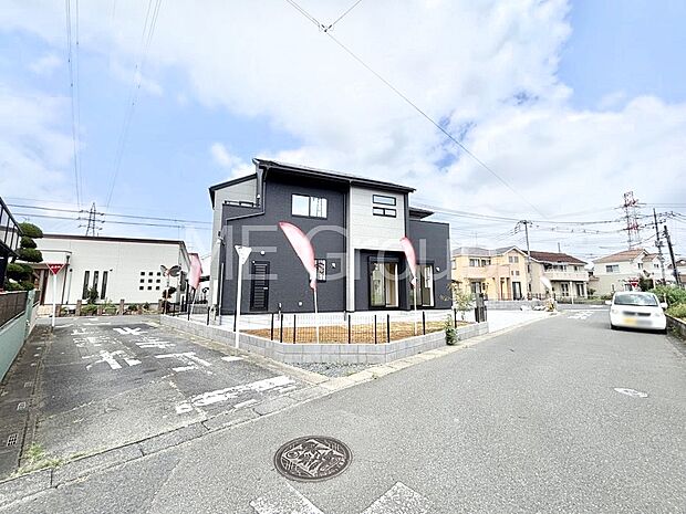 開放感あふれる全方位角地で、日当たり・通風良好です!