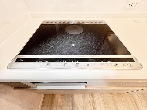 IHクッキングヒーターは天板の調理面がフラットなので調理後はサッと一拭きするだけ!