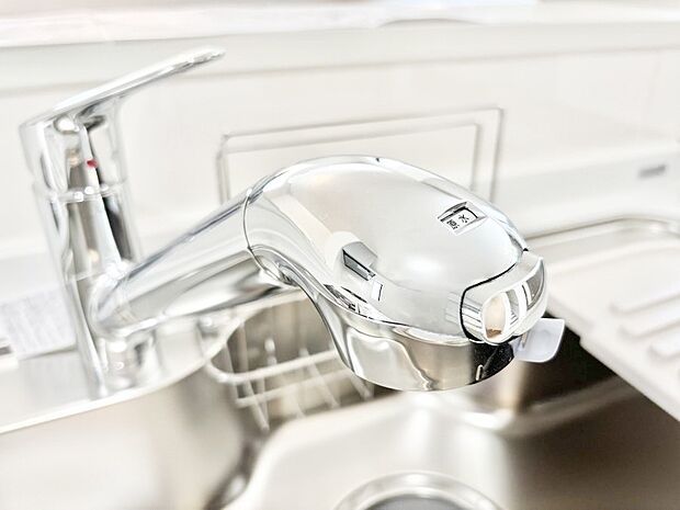 いつでも清潔なおいしいお水を。一つの水栓で水道水と浄水を使い分け。