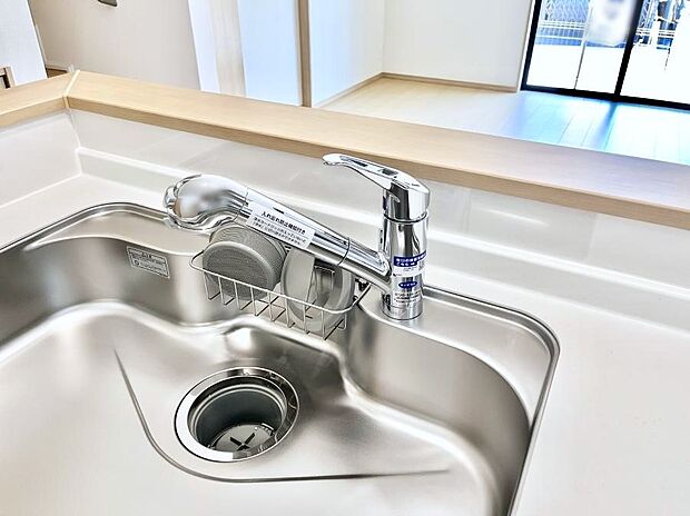 いつでも清潔なおいしいお水を。一つの水栓で水道水と浄水を使い分け。
