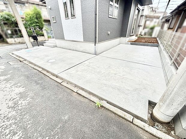 目の前が駐車場だと雨の日も大量にお買い物をした時も便利ですね