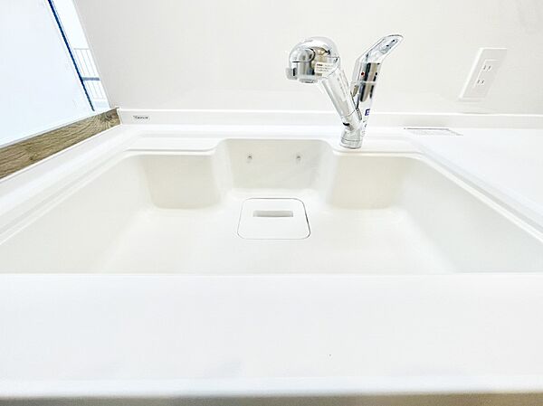 広々としたシンクでお料理やお皿洗いもラクラク快適に！