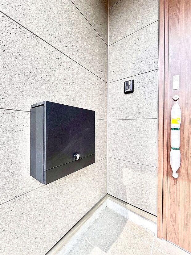 シンプルデザインのポスト。