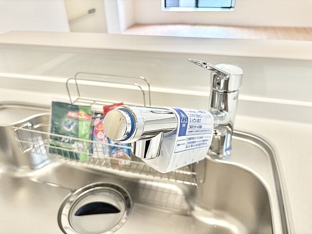 いつでも清潔なおいしいお水を。一つの水栓で水道水と浄水を使い分け。