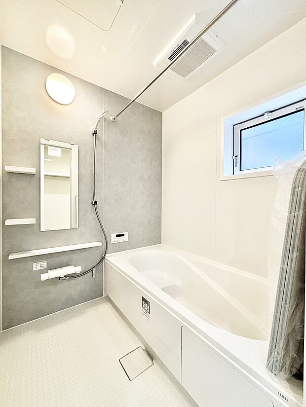 落ち着いた雰囲気でゆっくりお寛ぎいただけるバスルーム