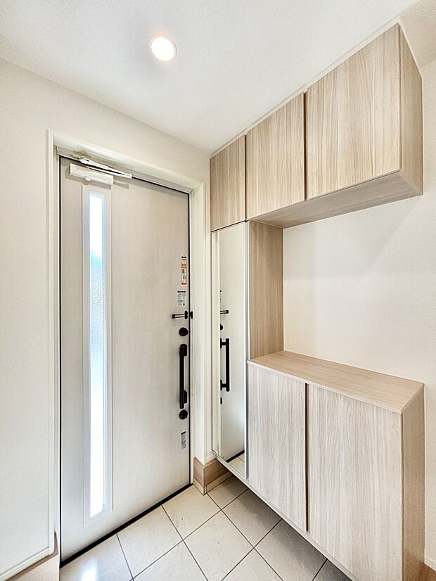 明るい玄関はお客様をお出迎えするのにぴったりです!